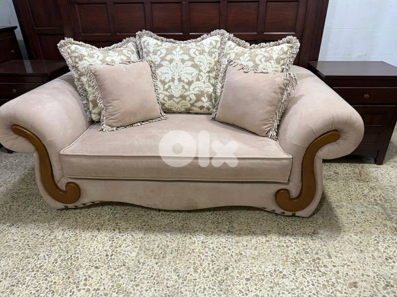 طقم كنبايات مودرن شغل Maximo مع طاولة نص وطاولة Tv شبه جديد 2