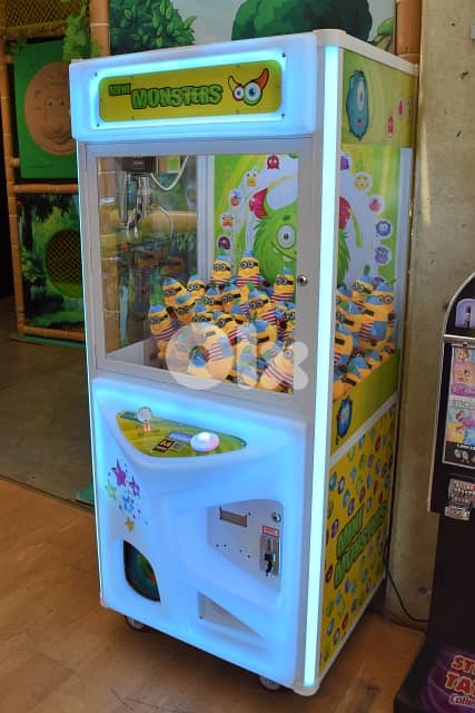 MINI MONSTERS (Single Cabinet) - Claw Machine (Refurbished) 1