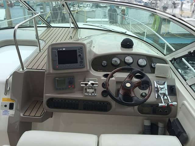 Cruiser 370 Express 9