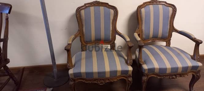 2 beautiful chairs in perfect condition good for living room or office