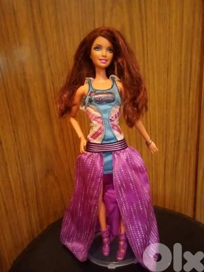 FASHIONISTA IN THE SPOTLIGHT ARTICULATED Mattel2010 SWAPPIN great doll
