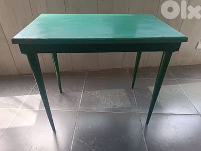 three tables 30$ ثلاثة طاولات بحالة جيدة