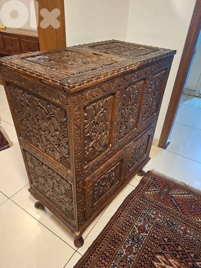 بار انتيك من الروائع خشب ورد مميز للغاية حفر يدوي مميز