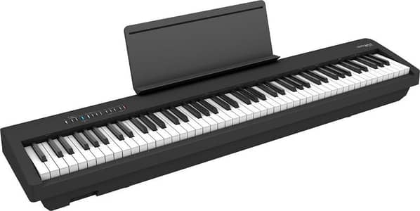 Roland fp-30x portable digital (electric) piano. CALL: 76360442