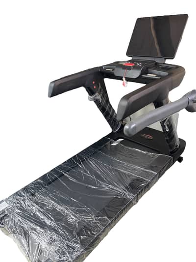 COMMERCIAL MOTORIZED TREADMILL 6 HP AC MOTOR (235 kg)