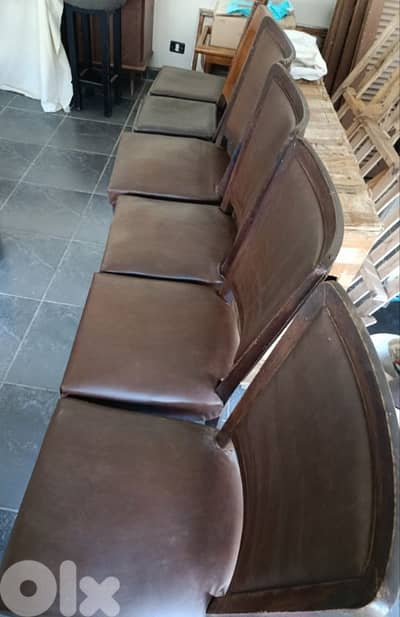 6 Chairs in good condition كراسي عدد ٦ بحالة جيدة