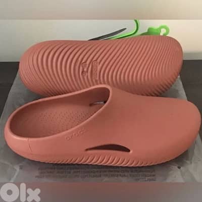8I-539225 Crocs Mellow Recovery