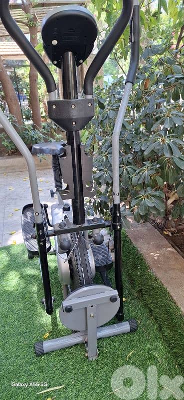 Elliptical cross trainer