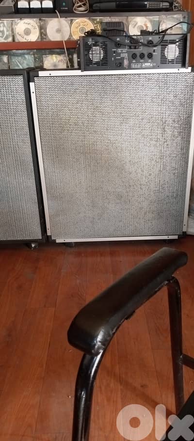 2 speakers x4 cabinate speakers