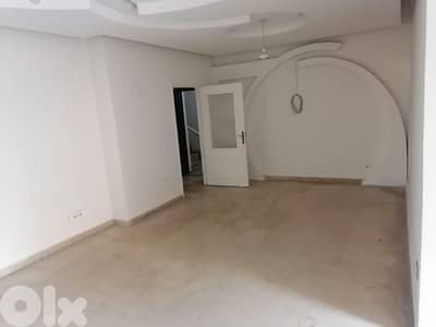 شقة للبيع في جسر الواطيApartment for sale in Jisr el Wateh (sin el fil