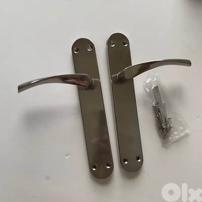 2 door handles