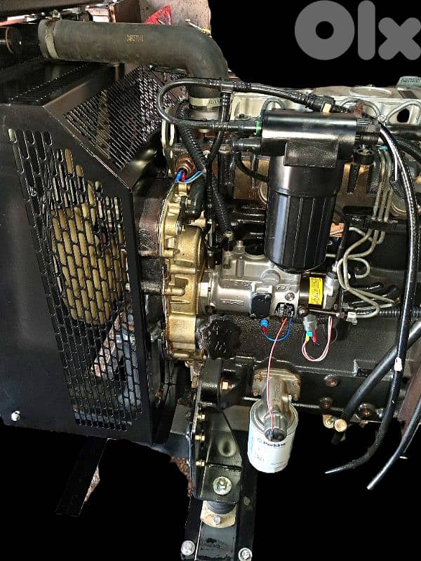 مولد 30 kva شبه جديد مجموعة انجليزية بدون كاتم 1