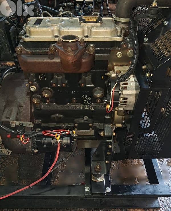 مولد 30 kva شبه جديد مجموعة انجليزية بدون كاتم 2