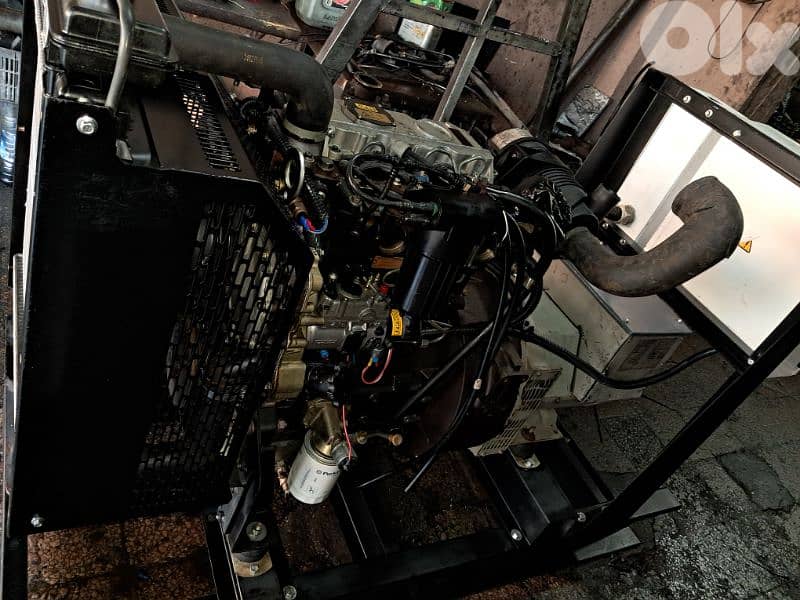 مولد 30 kva شبه جديد مجموعة انجليزية بدون كاتم 5