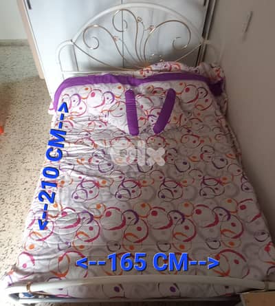 sleeping room Bed