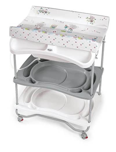 Opens with one hand. Atlantis is is the bath to have everything