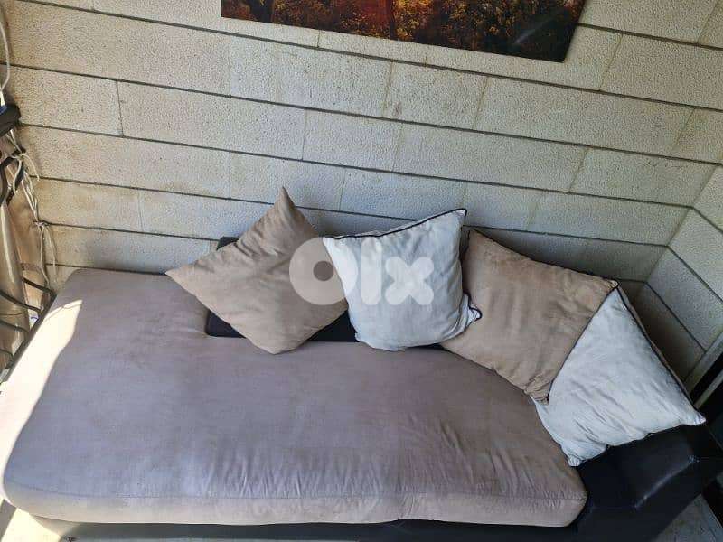 L Sofa & center table 3