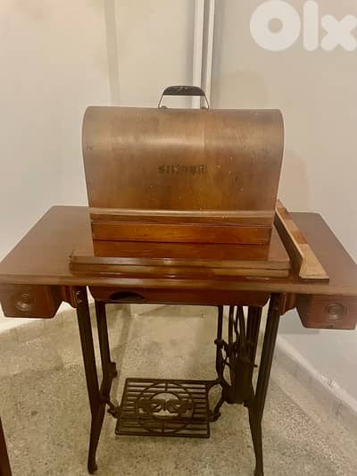 Antique Singer 128b Sewing machine with table