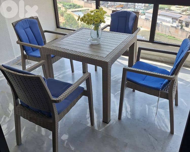 table with 4 chairs 5
