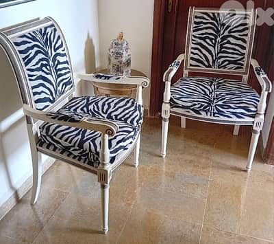 Armchair with round table