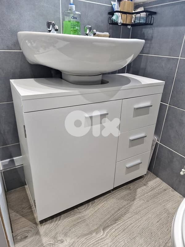 under sink cabinet 4