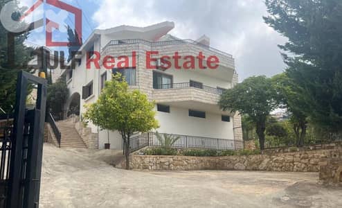 Luxury villa super catchy deal in Aytat
