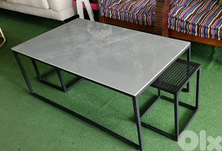 طاولة نصف وجه خشب. Center table.