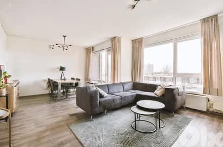 SPACIOUS APARTMENT IN DOWNTOWN PRIME (250SQ) 3 BEDROOMS , (BT-1218)