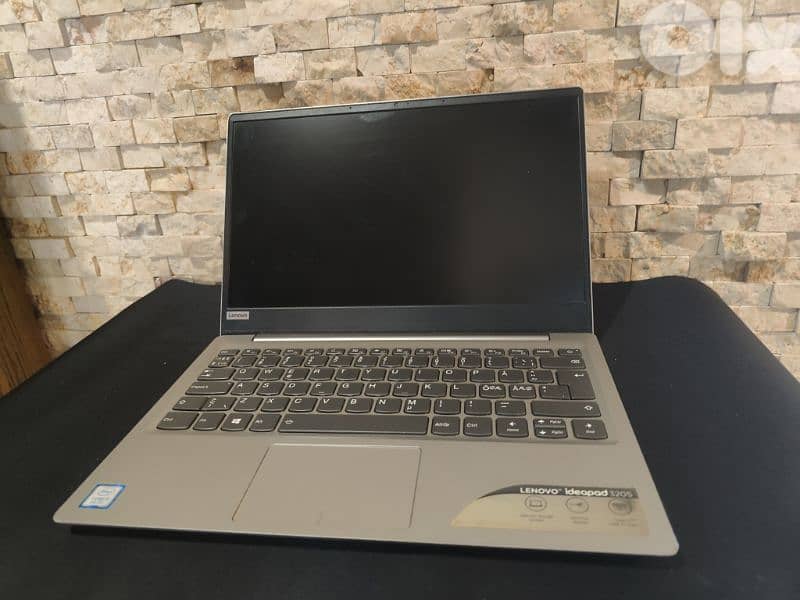 Lenovo IdeaPad 320 S   Intel Core  i5-8300U 4