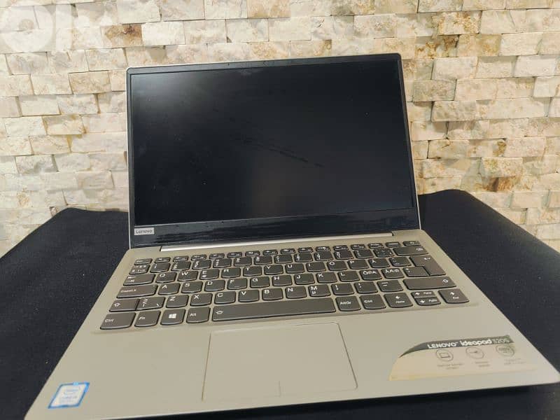 Lenovo IdeaPad 320 S   Intel Core  i5-8300U 5