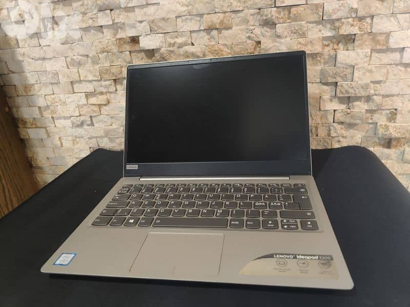 Lenovo IdeaPad 320 S   Intel Core  i5-8300U 6