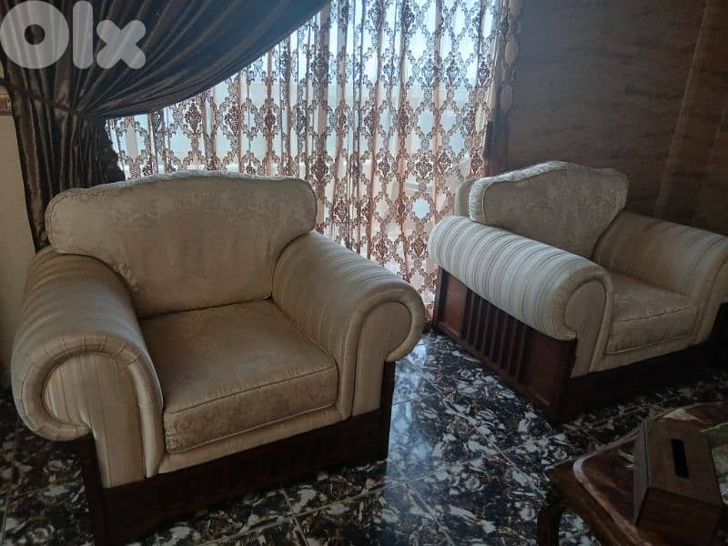 لأصحاب الذوق الرفيع طقم صالون مع طاولات رخام مشحون من إيطاليا 2