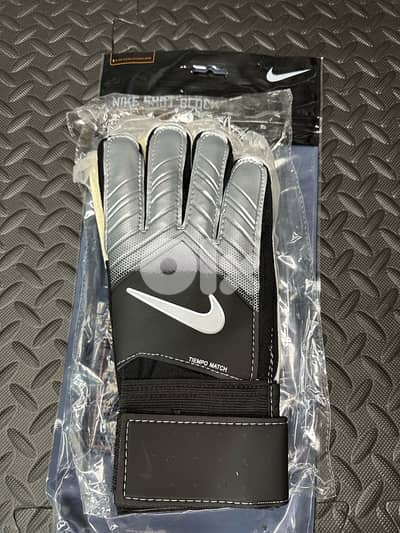 nike shot block goal keeping gloves