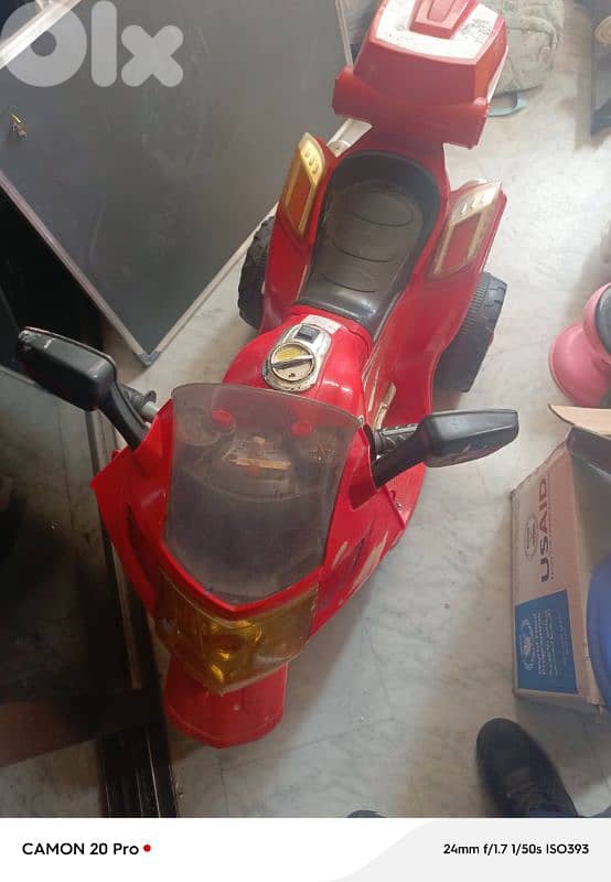 moto need a battery + swing 1