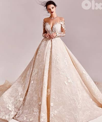 Luxury Wedding Dress with Veil – Maison Lesley – Excellent Condition