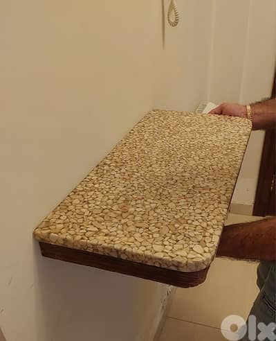 Console suspended hand made. . . ktir mratab,albo ba7es ta7et 2zezto