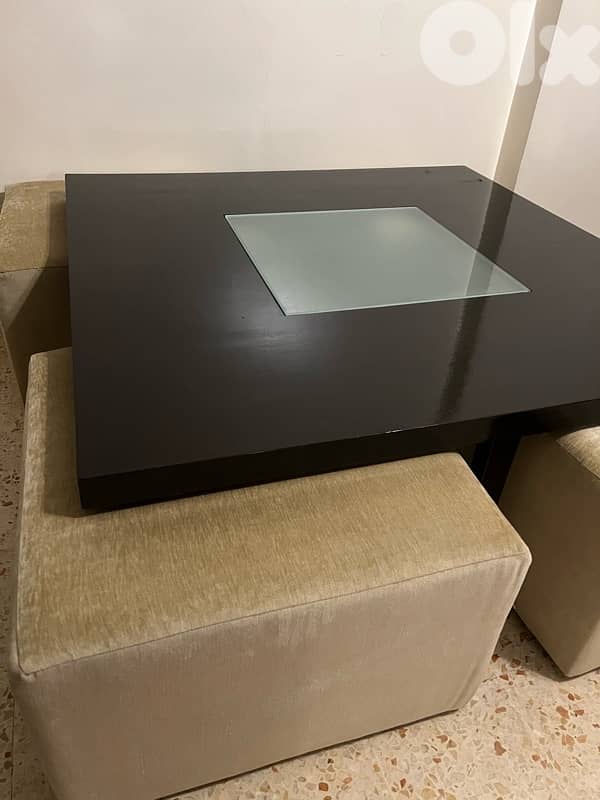 table with 4 Buff 2