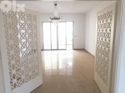 SPACIOUS APT IN AIN EL MRAISSEH PRIME (500SQ) 3 BEDS , (JNR-294)