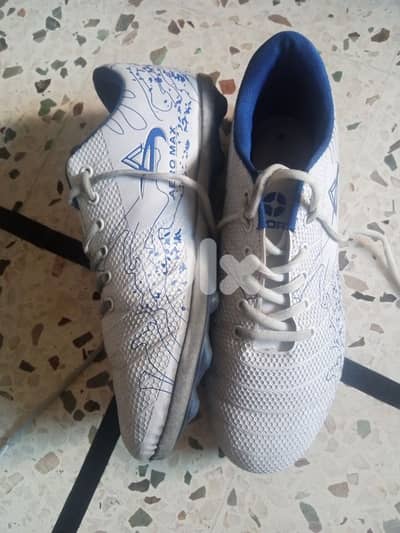 football shoes size 43
