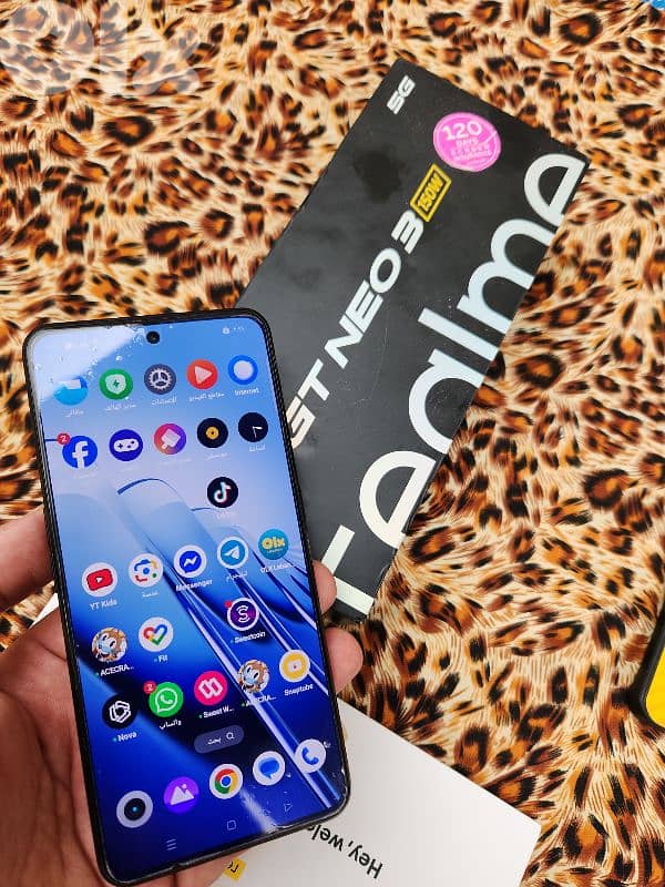 للبيع موبايل Realme شبه جديد بالكرتونة الموديل: Realme GT Neo 3 2