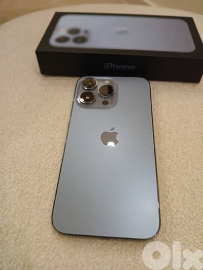 iPhone 13pro 256g very clean zero scratch with box