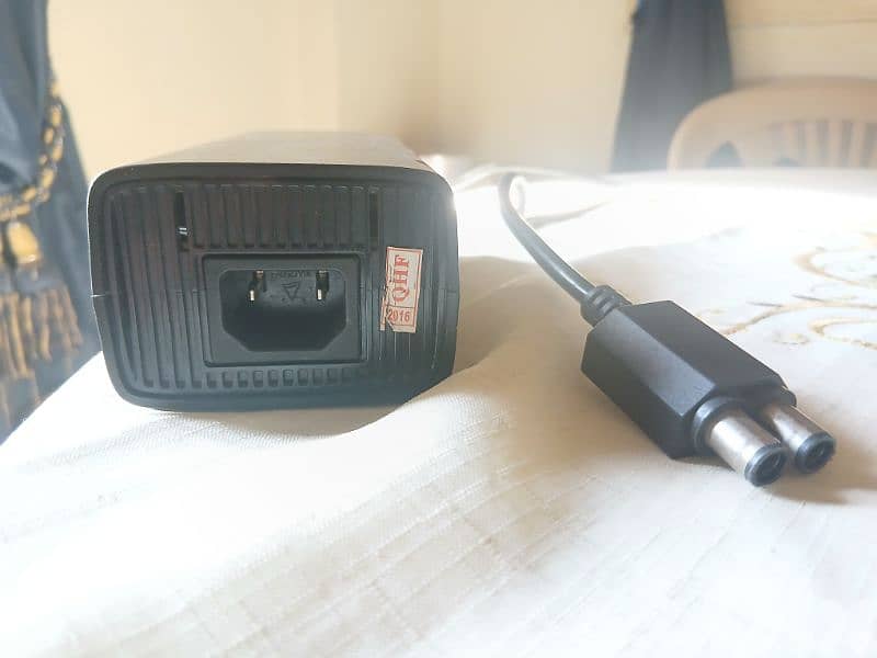 Xbox 360  with power cables +game 7