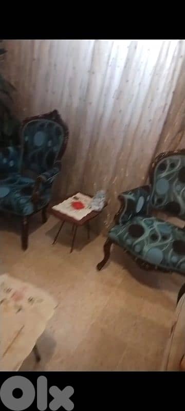 صالون وغرفت نوم  مستعملين لكنهم في حالة جيدة جدا