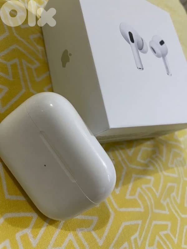 AirPods Pro 2 charging case only ( Apple Store ) 1