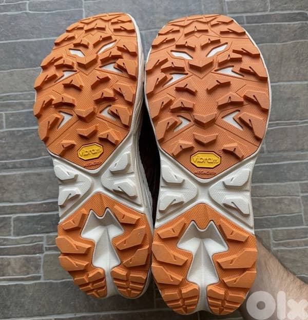 Hoka One One 1