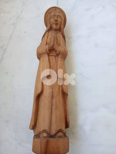 تمثال القديسة مريم