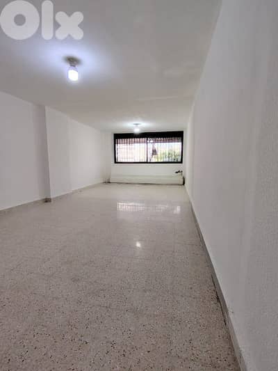 Super prime location Shop for sale in Baouchriye