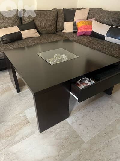 طاولة صالونsquare coffee table in living room with 2 drawers