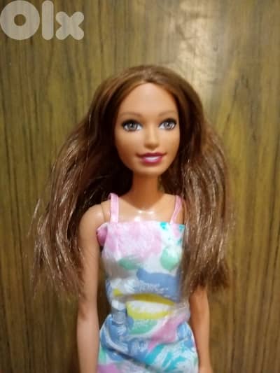 Barbie FASHIONISTAS Mattel 2019 dressed +sleeper shoes as new doll=20$
