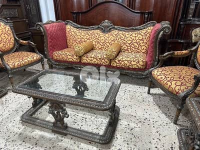 طقم كنبايات حفر خشب زان خمس قطع وطقم طاولات